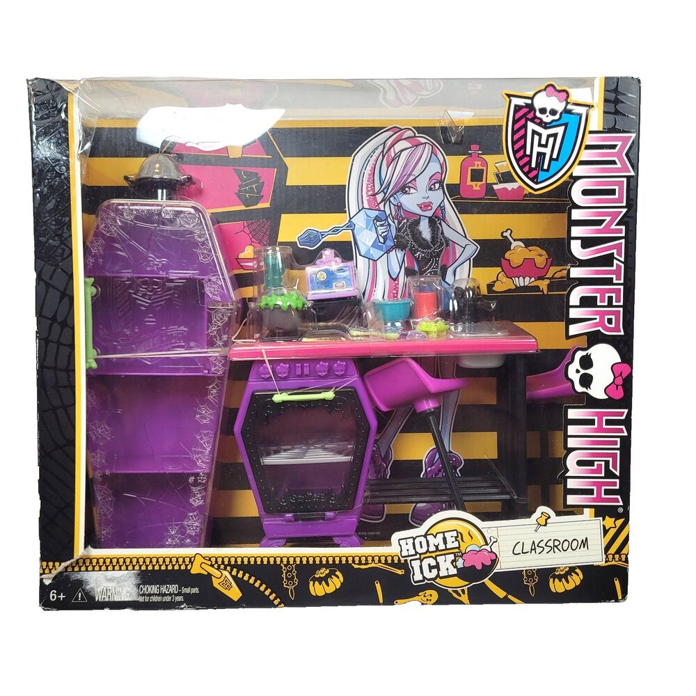 Monster High Home Ick Classroom Playset 2013 Mattel SEALED New Box Damage